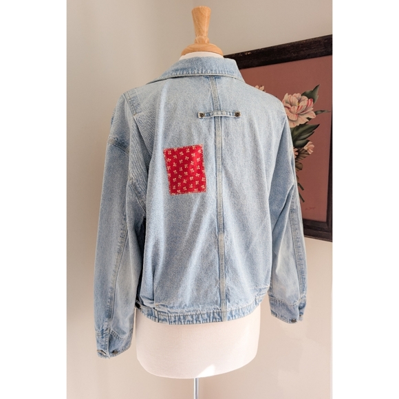 Reworked 90s LizWear Denim Jacket with Antique Floral Quilt Patch Applique - Picture 9 of 15